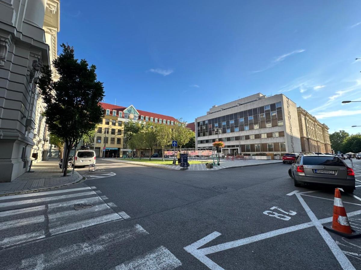 Gorkeho Apartment In City Centre Μπρατισλάβα Εξωτερικό φωτογραφία